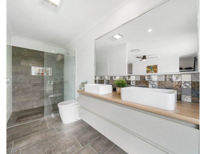 11 Skyline Drive, Withcott QLD 4352