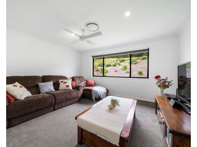 11 Skyline Drive, Withcott QLD 4352