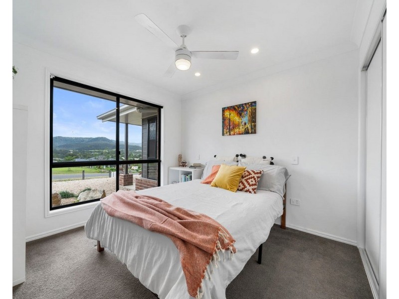 11 Skyline Drive, Withcott QLD 4352
