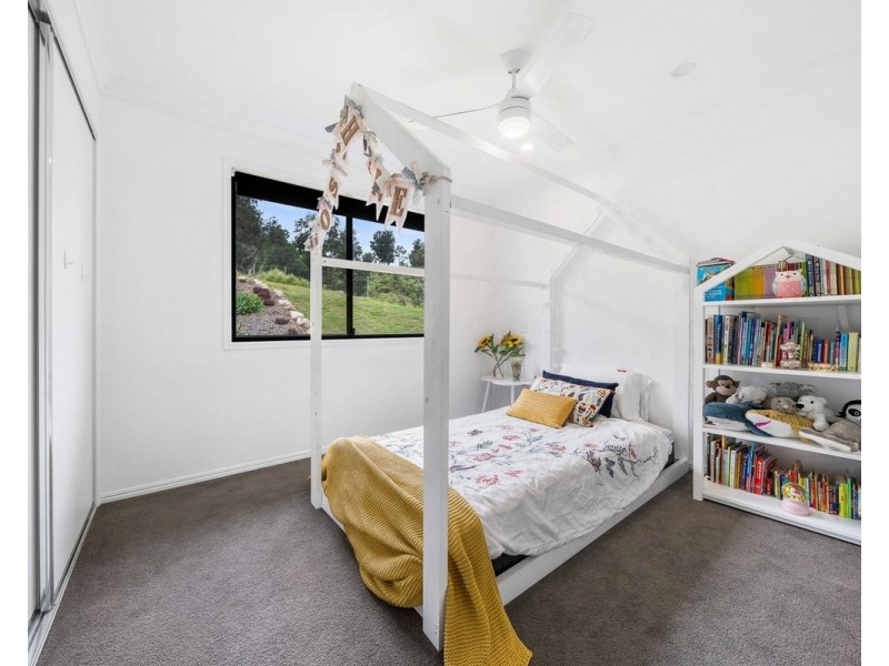 11 Skyline Drive, Withcott QLD 4352