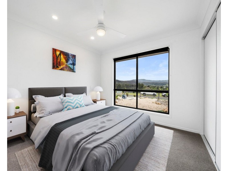 11 Skyline Drive, Withcott QLD 4352