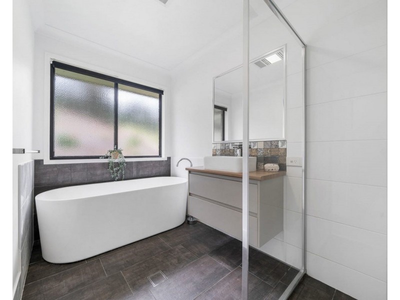 11 Skyline Drive, Withcott QLD 4352