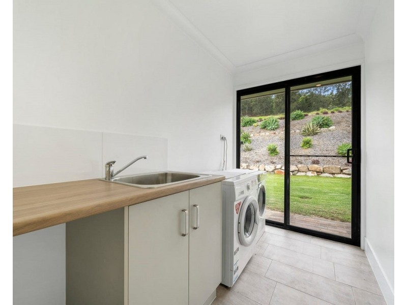 11 Skyline Drive, Withcott QLD 4352
