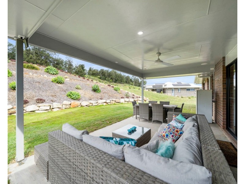 11 Skyline Drive, Withcott QLD 4352