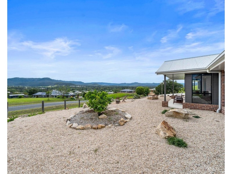 11 Skyline Drive, Withcott QLD 4352