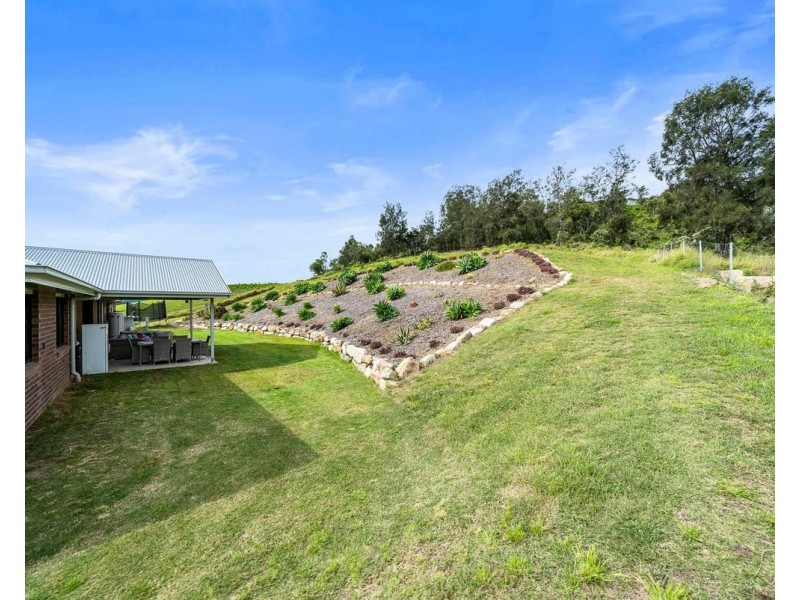 11 Skyline Drive, Withcott QLD 4352