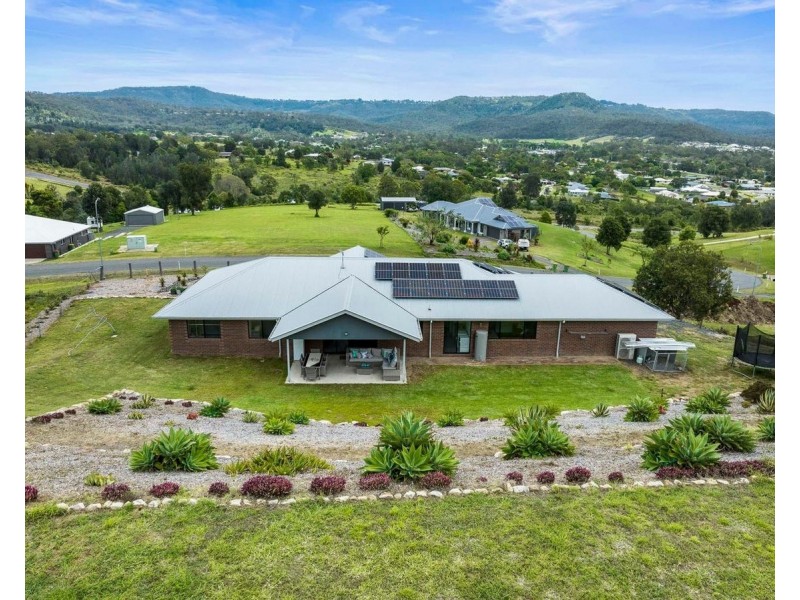 11 Skyline Drive, Withcott QLD 4352
