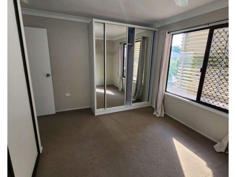 12 Hamilton Street, Moura QLD 4718