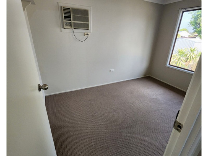 12 Hamilton Street, Moura QLD 4718