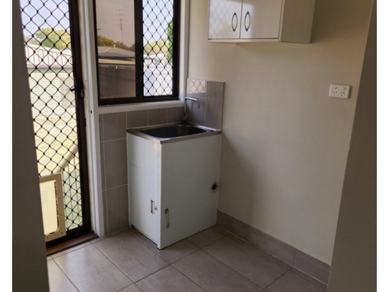 12 Hamilton Street, Moura QLD 4718