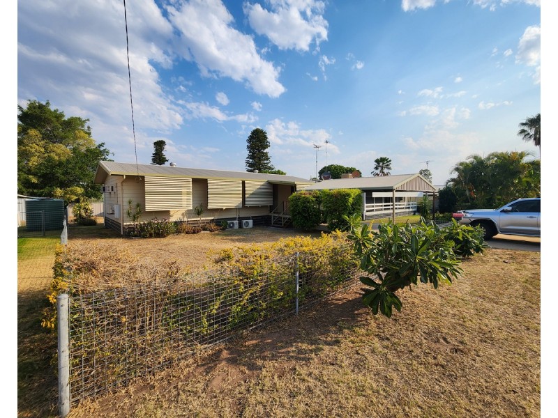 12 Hamilton Street, Moura QLD 4718