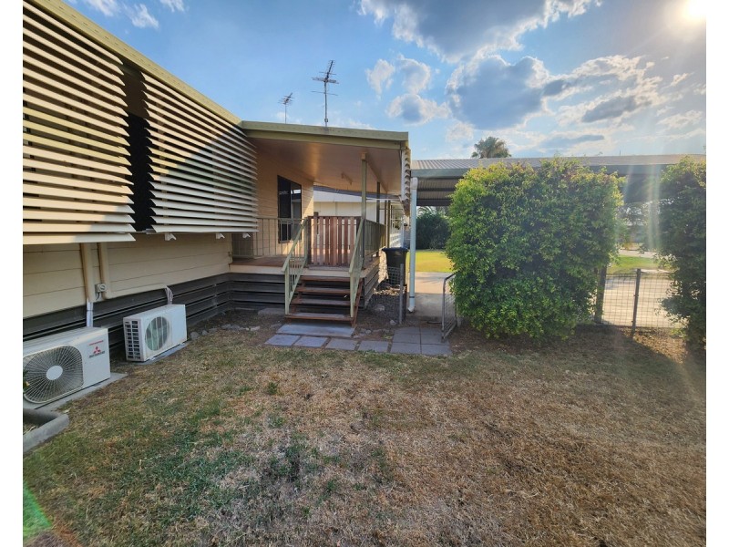 12 Hamilton Street, Moura QLD 4718