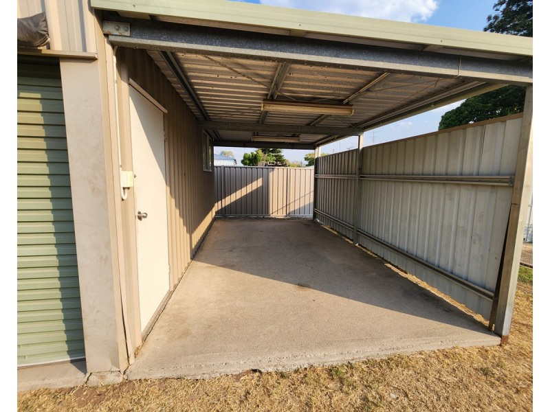 12 Hamilton Street, Moura QLD 4718