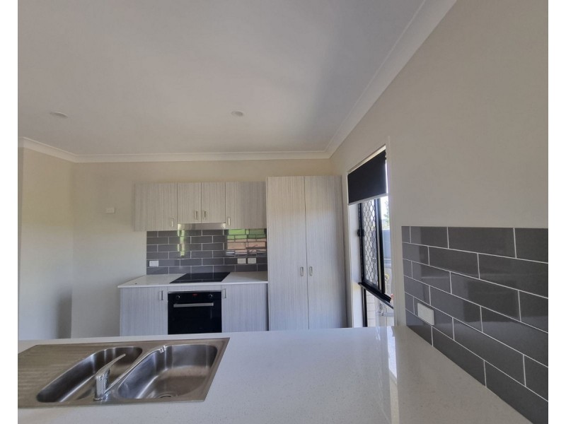 8 Willis Road, Meringandan West QLD 4352