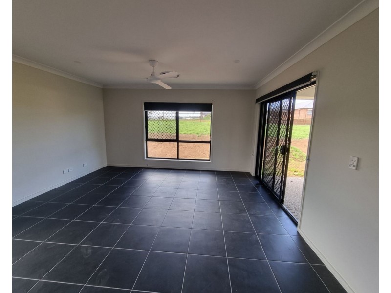 8 Willis Road, Meringandan West QLD 4352