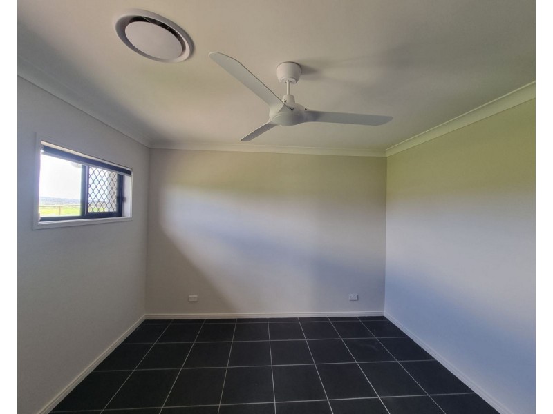 8 Willis Road, Meringandan West QLD 4352
