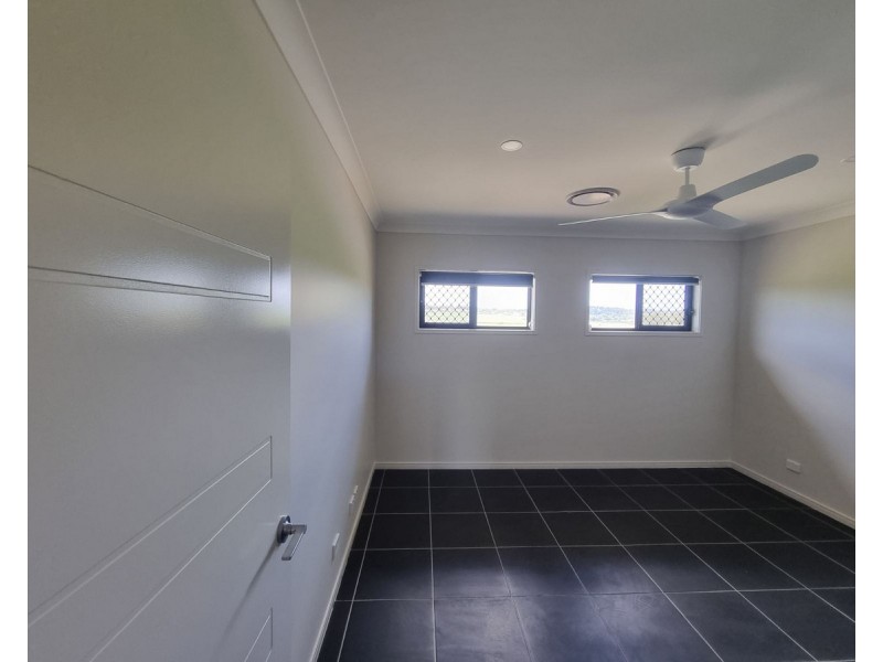 8 Willis Road, Meringandan West QLD 4352