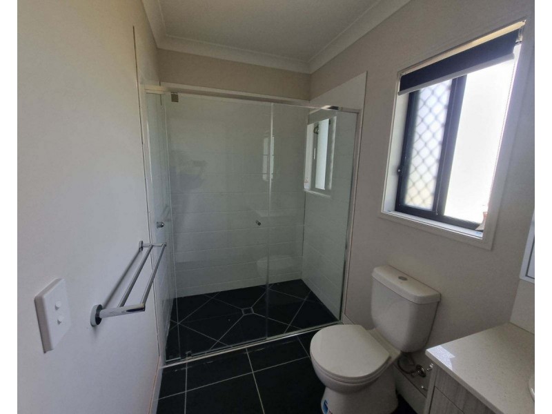 8 Willis Road, Meringandan West QLD 4352