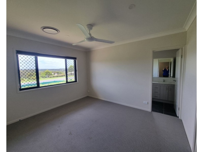 8 Willis Road, Meringandan West QLD 4352