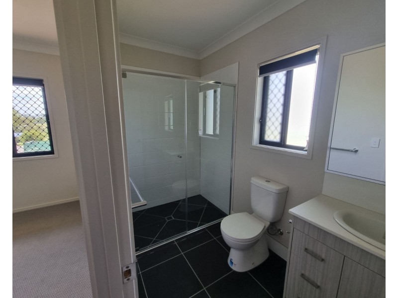 8 Willis Road, Meringandan West QLD 4352