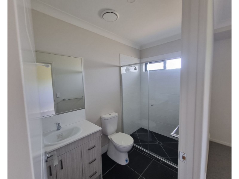 8 Willis Road, Meringandan West QLD 4352