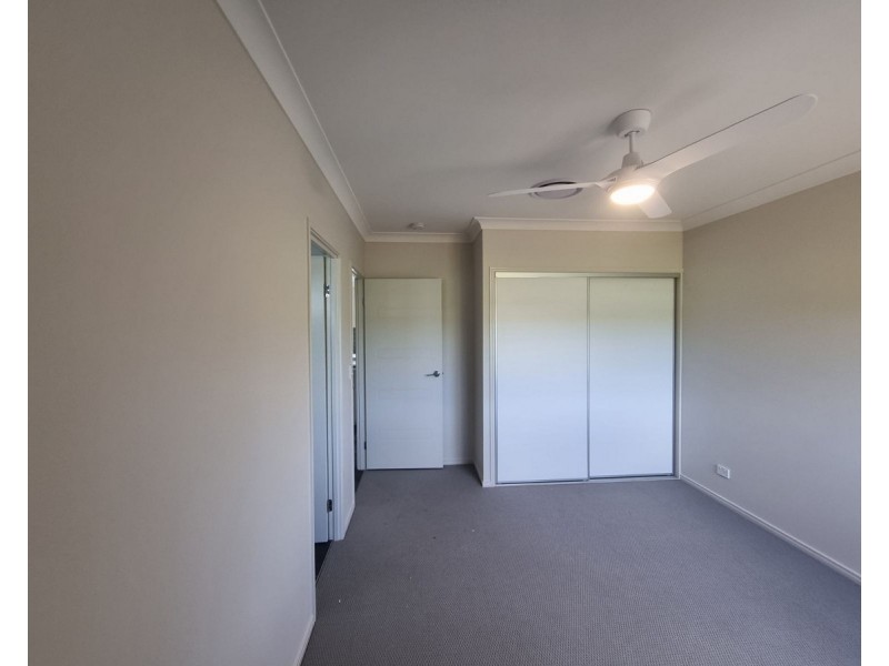 8 Willis Road, Meringandan West QLD 4352