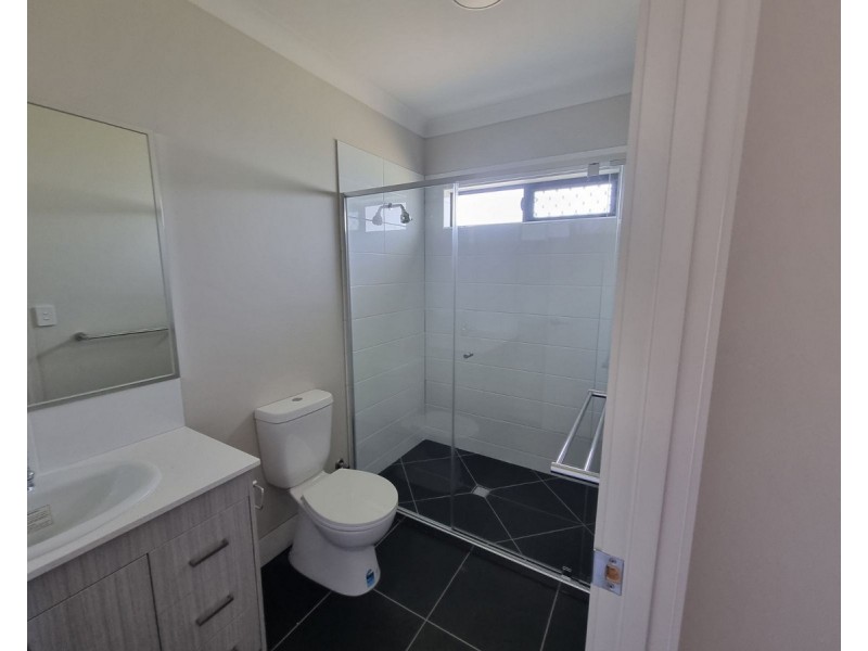 8 Willis Road, Meringandan West QLD 4352