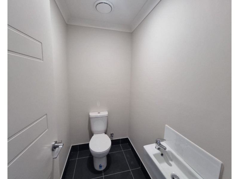 8 Willis Road, Meringandan West QLD 4352