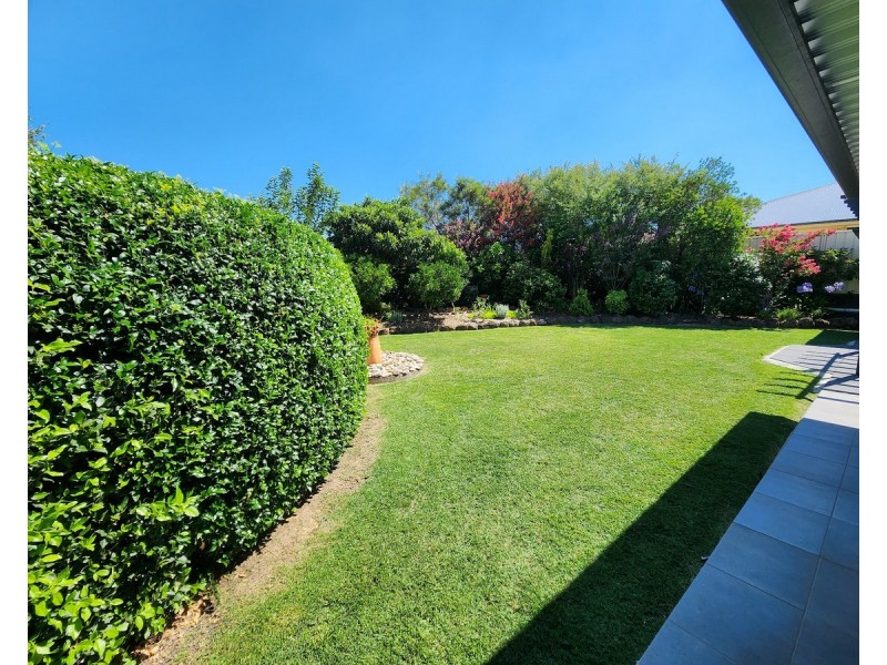 14 Vicky Avenue, Crows Nest QLD 4355