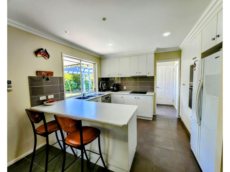 14 Vicky Avenue, Crows Nest QLD 4355