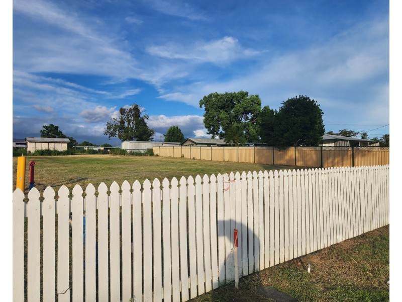 12 Bowen Street, Helidon QLD 4344