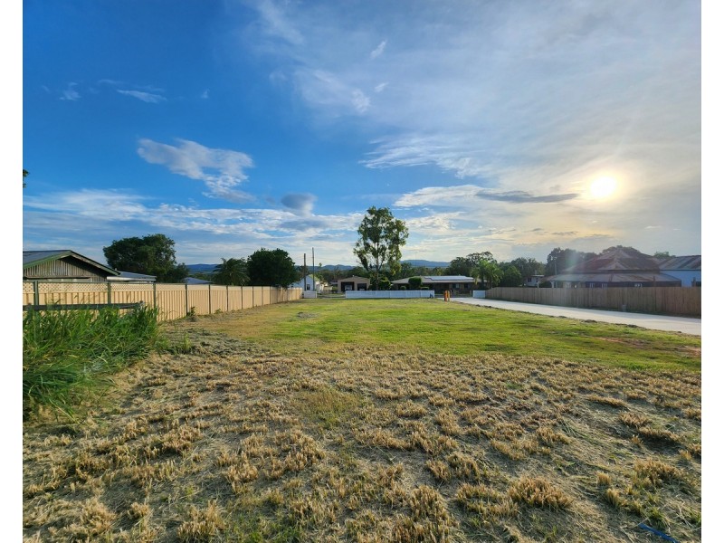 12 Bowen Street, Helidon QLD 4344