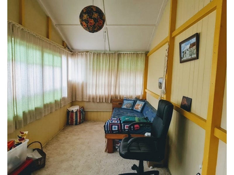 16 Littleton Street, Crows Nest QLD 4355
