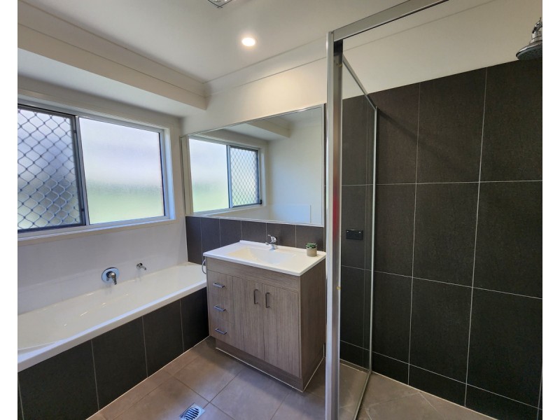 32 Parkview Drive, Glenvale QLD 4350