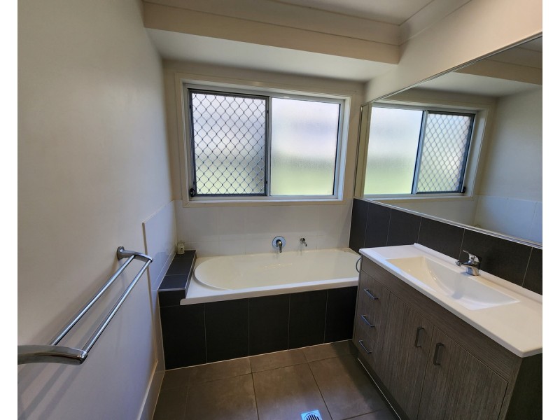 32 Parkview Drive, Glenvale QLD 4350