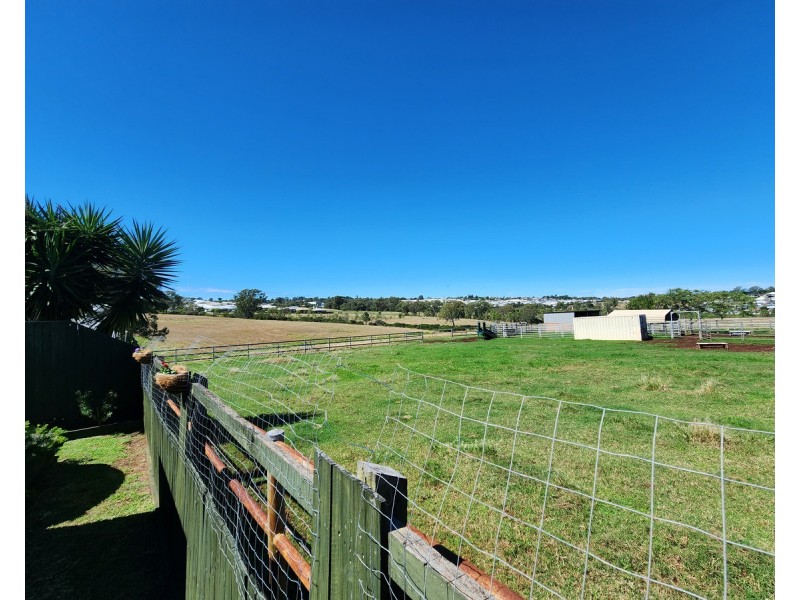 32 Parkview Drive, Glenvale QLD 4350