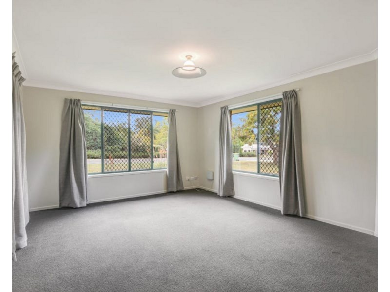10 Jones Road, Withcott QLD 4352
