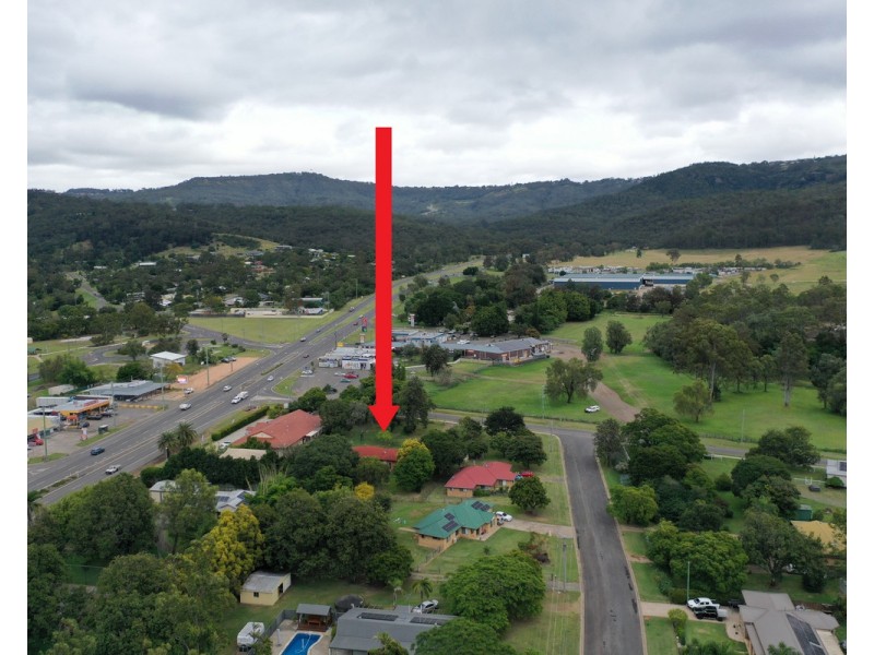 8 Jones Road, Withcott QLD 4352