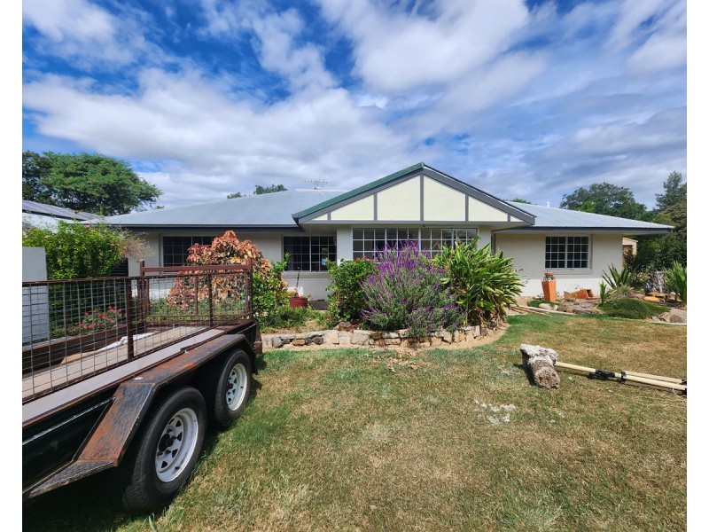 11 Shorelands Drive, Withcott QLD 4352