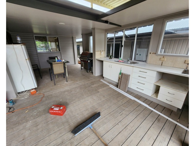 11 Shorelands Drive, Withcott QLD 4352