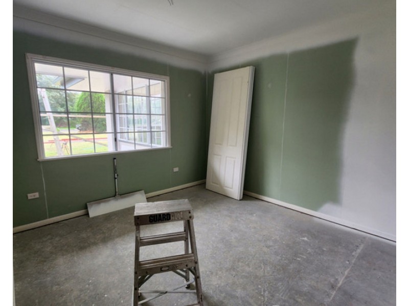 11 Shorelands Drive, Withcott QLD 4352