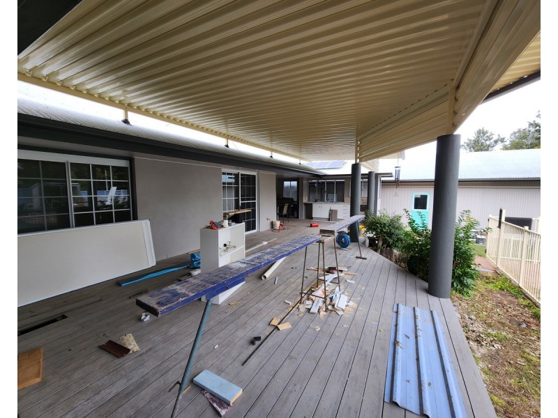 11 Shorelands Drive, Withcott QLD 4352