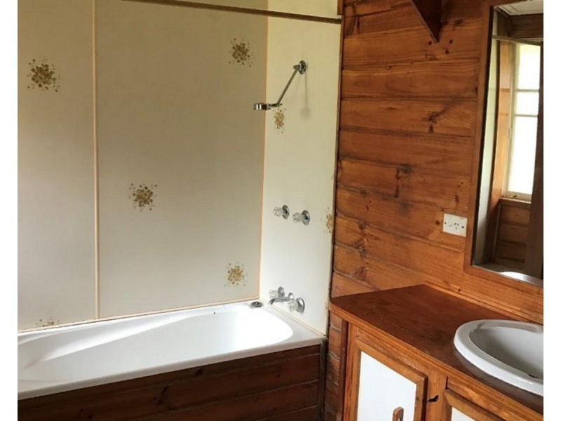 1 William Street, Crows Nest QLD 4355