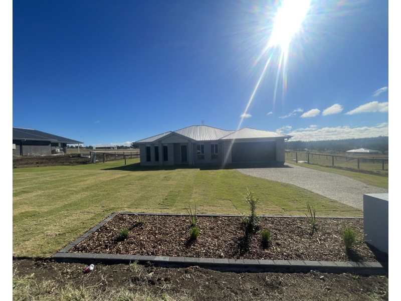 9 Aquila Drive, Meringandan West QLD 4352