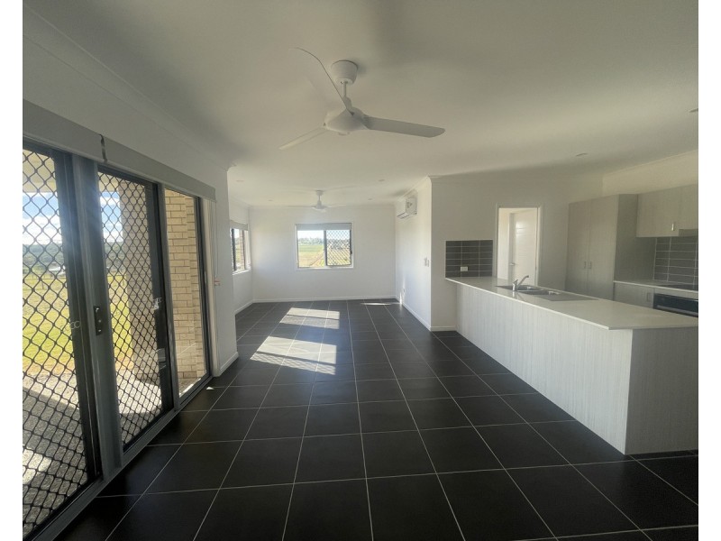 9 Aquila Drive, Meringandan West QLD 4352