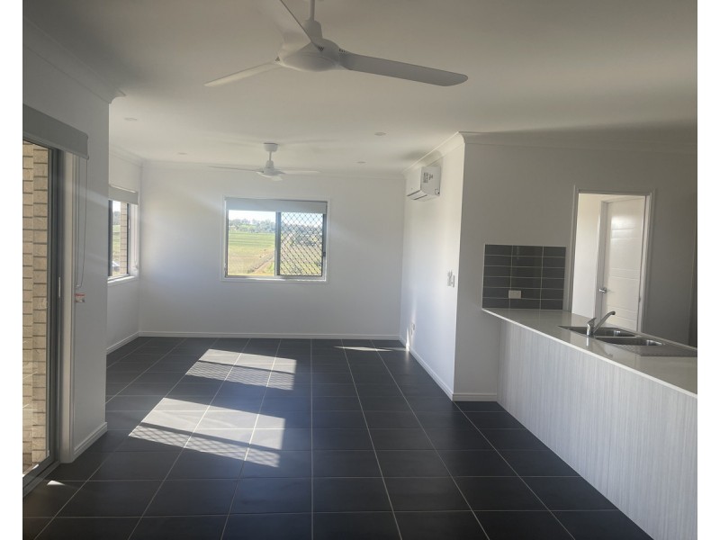 9 Aquila Drive, Meringandan West QLD 4352