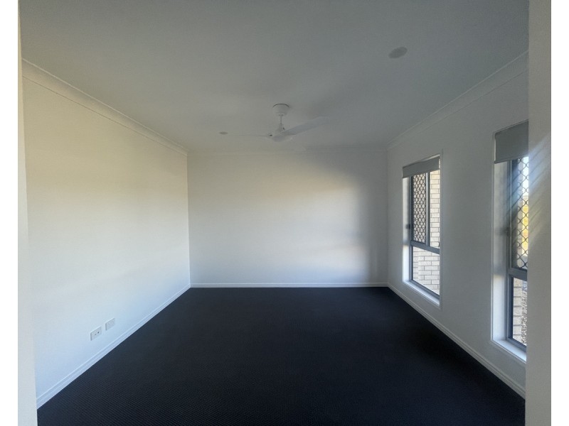 9 Aquila Drive, Meringandan West QLD 4352