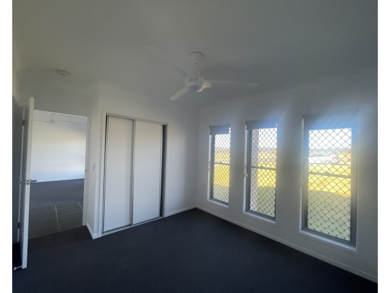 9 Aquila Drive, Meringandan West QLD 4352