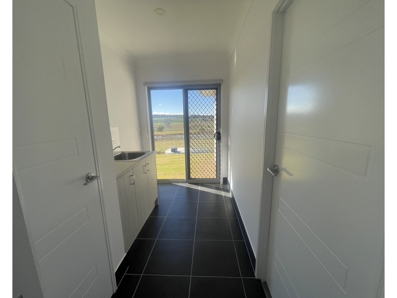 9 Aquila Drive, Meringandan West QLD 4352