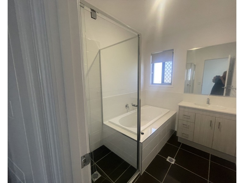 9 Aquila Drive, Meringandan West QLD 4352